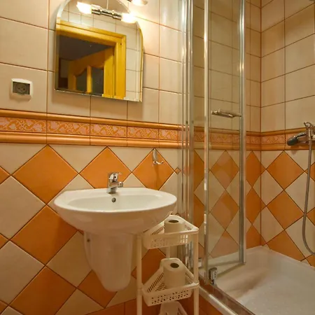 Kurant Bed & Breakfast 3*