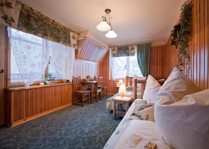 לינה וארוחת בוקר Kurant זקופאנה