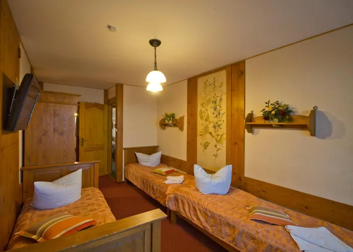 לינה וארוחת בוקר Kurant 3*